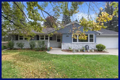w189n4998 Crest Vw, Menomonee Falls, WI 53051