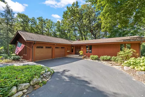 35064 Old Woods, Summit, WI 53066