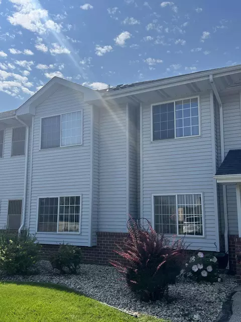 1260 Village Ctr #5, Somers, WI 53144