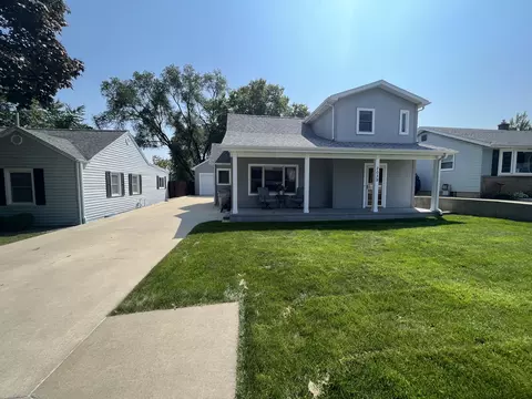 2039 W Alvina, Milwaukee, WI 53221