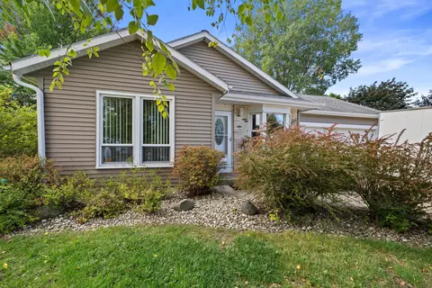8640 S Fenway, Oak Creek, WI 53154