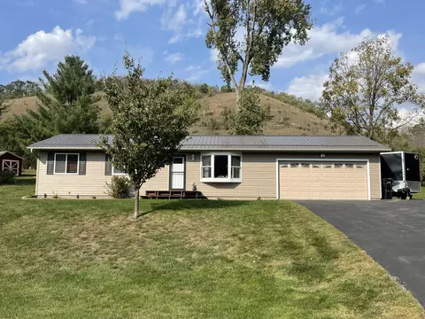 8776 Golfview, Mound Prairie, MN 55943
