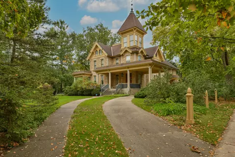 201 S Kane, Burlington, WI 53105