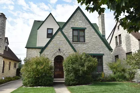 2425 N 60th, Wauwatosa, WI 53210