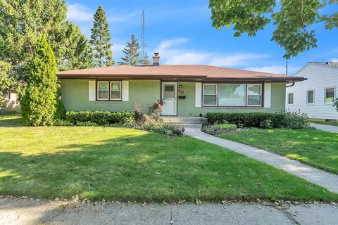 1823 Mars, Racine, WI 53404