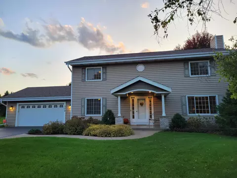 302 Lenz, North Prairie, WI 53153