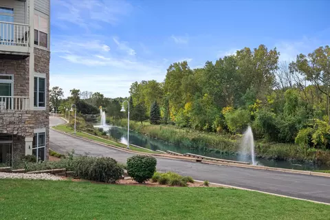 6955 S Riverwood #N307, Franklin, WI 53132