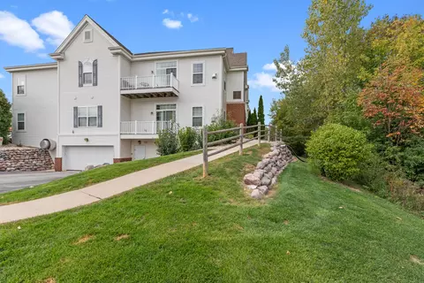2135 Rainbow Lk #121, West Bend, WI 53090