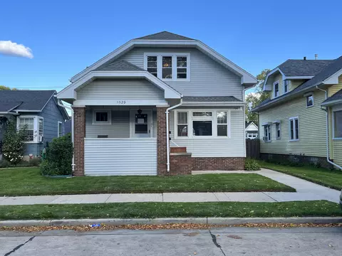 1529 Blaine, Racine, WI 53405