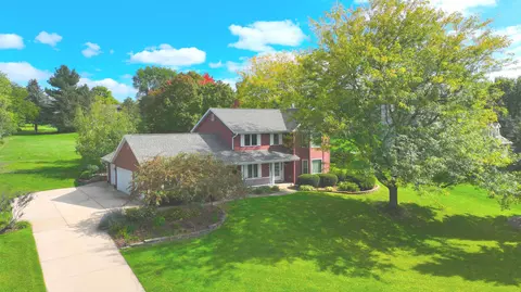 w343n6980 W W Cir, Oconomowoc, WI 53066