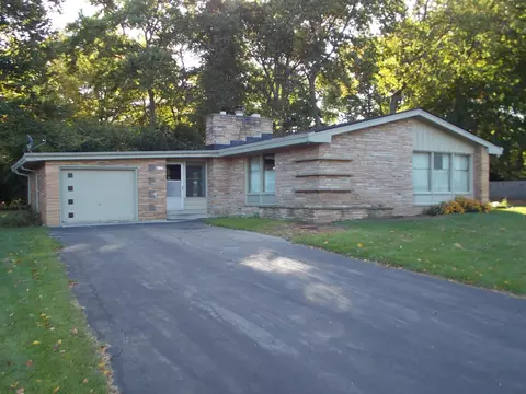 5231 W Parkland, Milwaukee, WI 53223