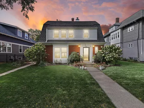 2779 S S Shr, Milwaukee, WI 53207