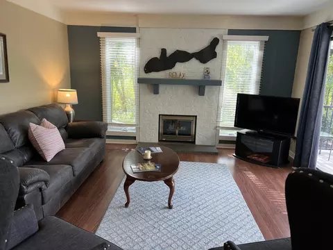 18 Abbey Villa #A, Fontana, WI 53125