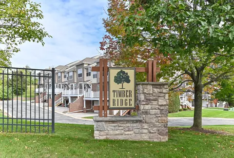 812 Timber Rdg #H, Waukesha, WI 53189