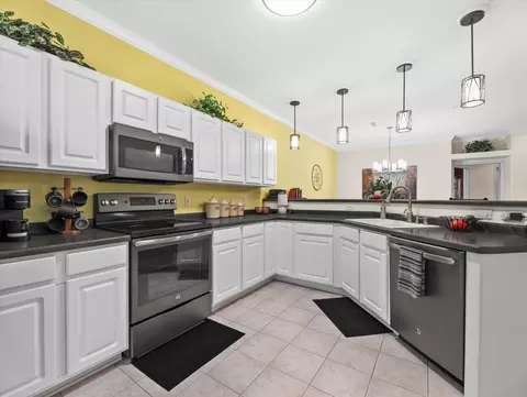 10208 W Deerwood, Franklin, WI 53132