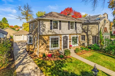 926 E Courtland, Whitefish Bay, WI 53211