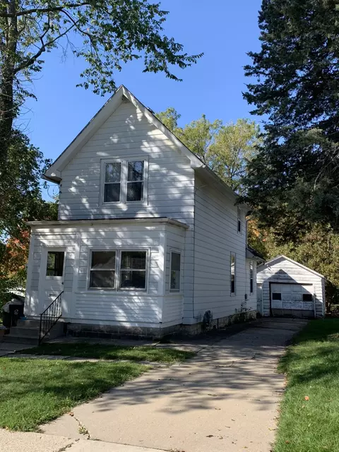 112 La Salle, Waukesha, WI 53188