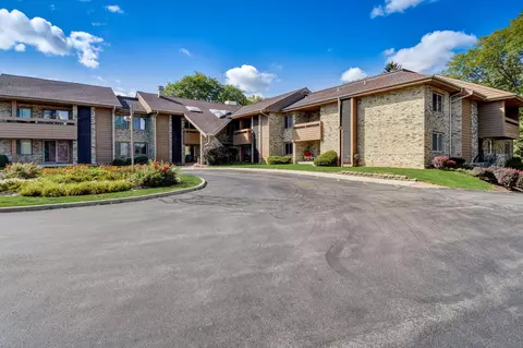 2101 W Good Hope #210, Glendale, WI 53209
