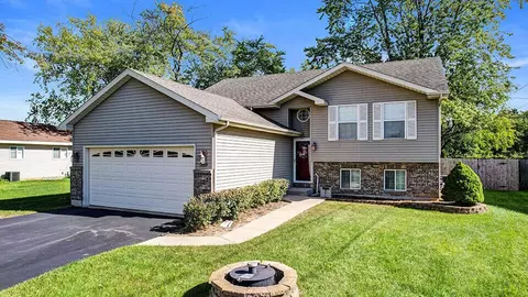 12109 2nd, Pleasant Prairie, WI 53158