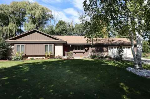 7856 W Canterbury, Franklin, WI 53132