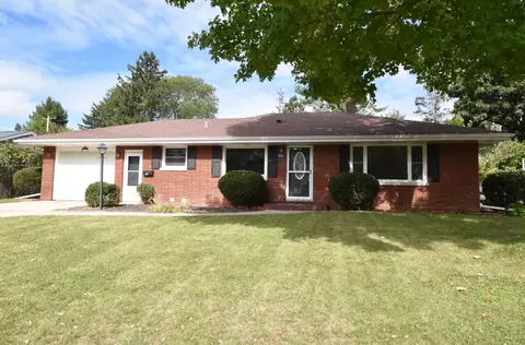 1016 Oxford, Waukesha, WI 53186