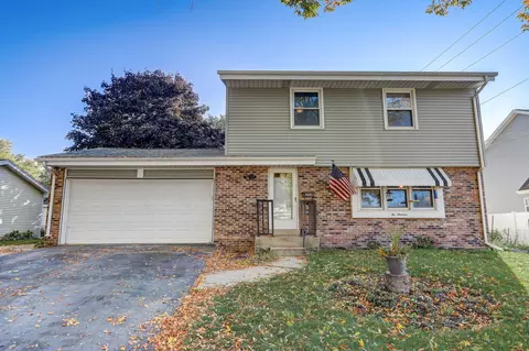 213 Greenmeadow, Waukesha, WI 53188