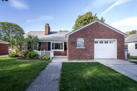 9508 W W Ctr, Milwaukee, WI 53222