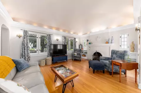 2039 N 84th, Wauwatosa, WI 53226