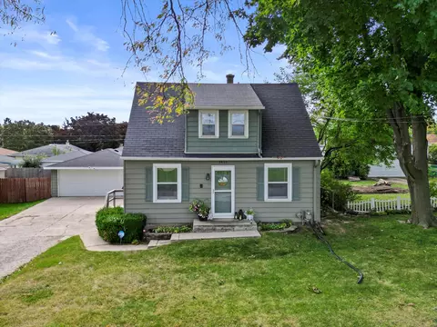 2413 W Plainfield, Milwaukee, WI 53221