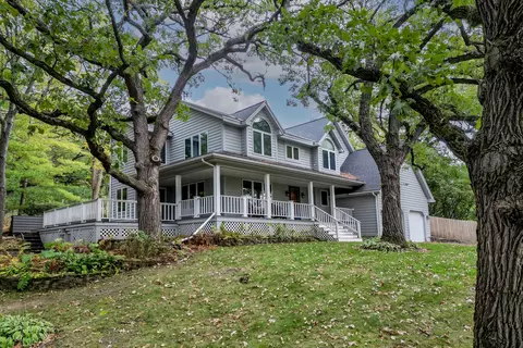 s43w27140 Country, Waukesha, WI 53189
