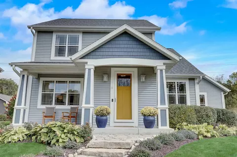 318 Bleeker, Delafield, WI 53018