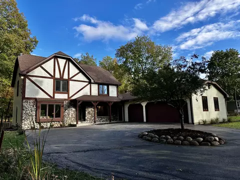 12206 N Madero, Mequon, WI 53092