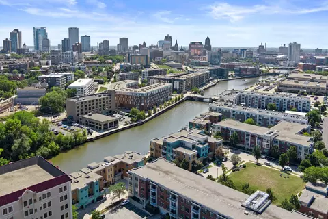 1820 N N Cpe #303, Milwaukee, WI 53212
