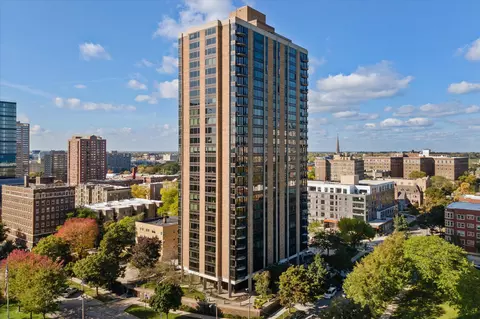 929 N Astor #1106, Milwaukee, WI 53202