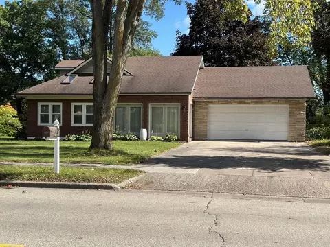 1207 Berlin, Waupaca, WI 54981