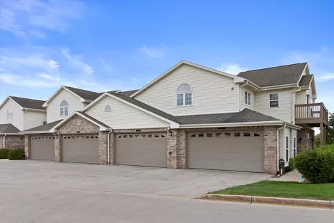 9285 S 54th #1401, Franklin, WI 53132