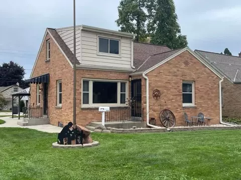 1644 Milwaukee, South Milwaukee, WI 53172