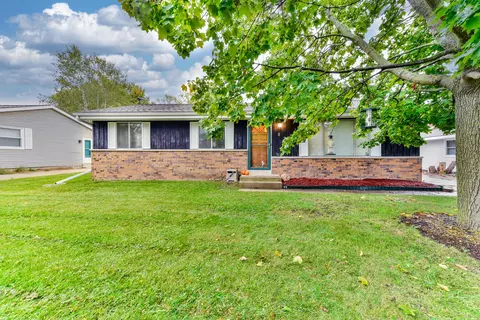 874 Lois, Hartford, WI 53027