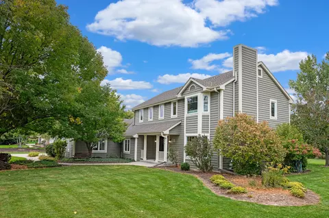 w291n3814 Round Hl, Delafield, WI 53072
