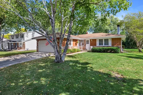 1813 Dixie, Waukesha, WI 53189