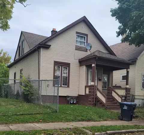 1338 W Columbia, Milwaukee, WI 53206