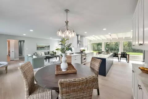 203 W Highview, Mequon, WI 53092