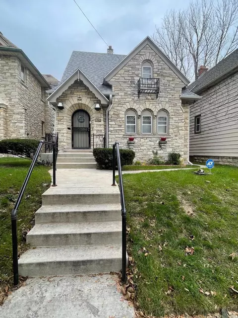 1342 N 40th, Milwaukee, WI 53208
