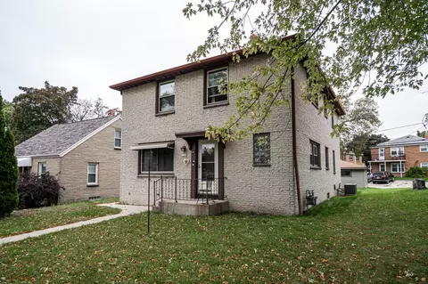 3389 S Whitnall #3391, Milwaukee, WI 53207