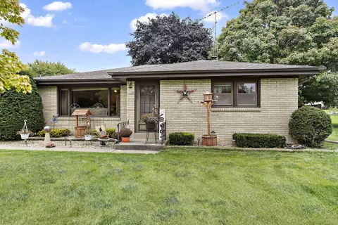 1449 Meadowlane, Mount Pleasant, WI 53406