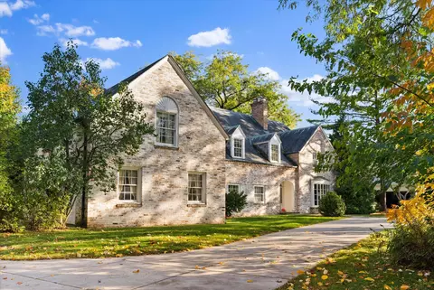 7610 N Applewood, Glendale, WI 53209