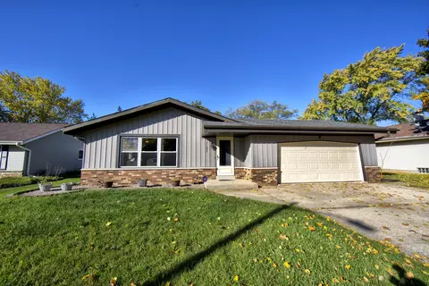 1127 Riverton, Mukwonago, WI 53149