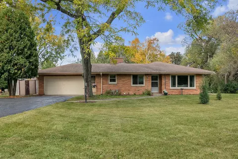 604 W Mequon, Mequon, WI 53092