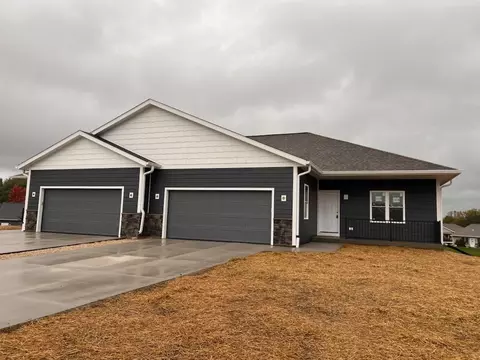 1353 Scenic Pointe, Hartford, WI 53027