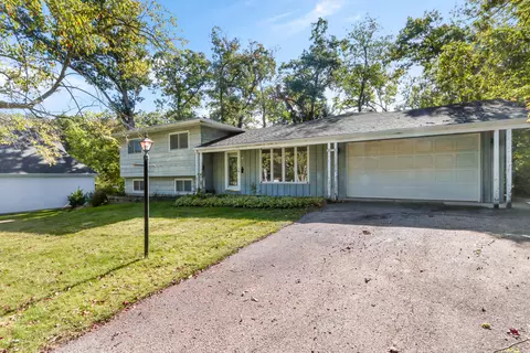 853 Sauganash, Fontana, WI 53125